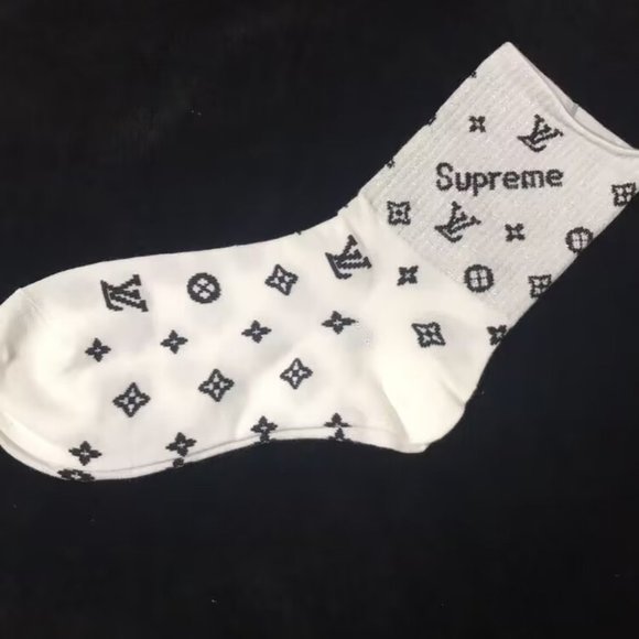 Brand new white socks - Picture 2 of 5